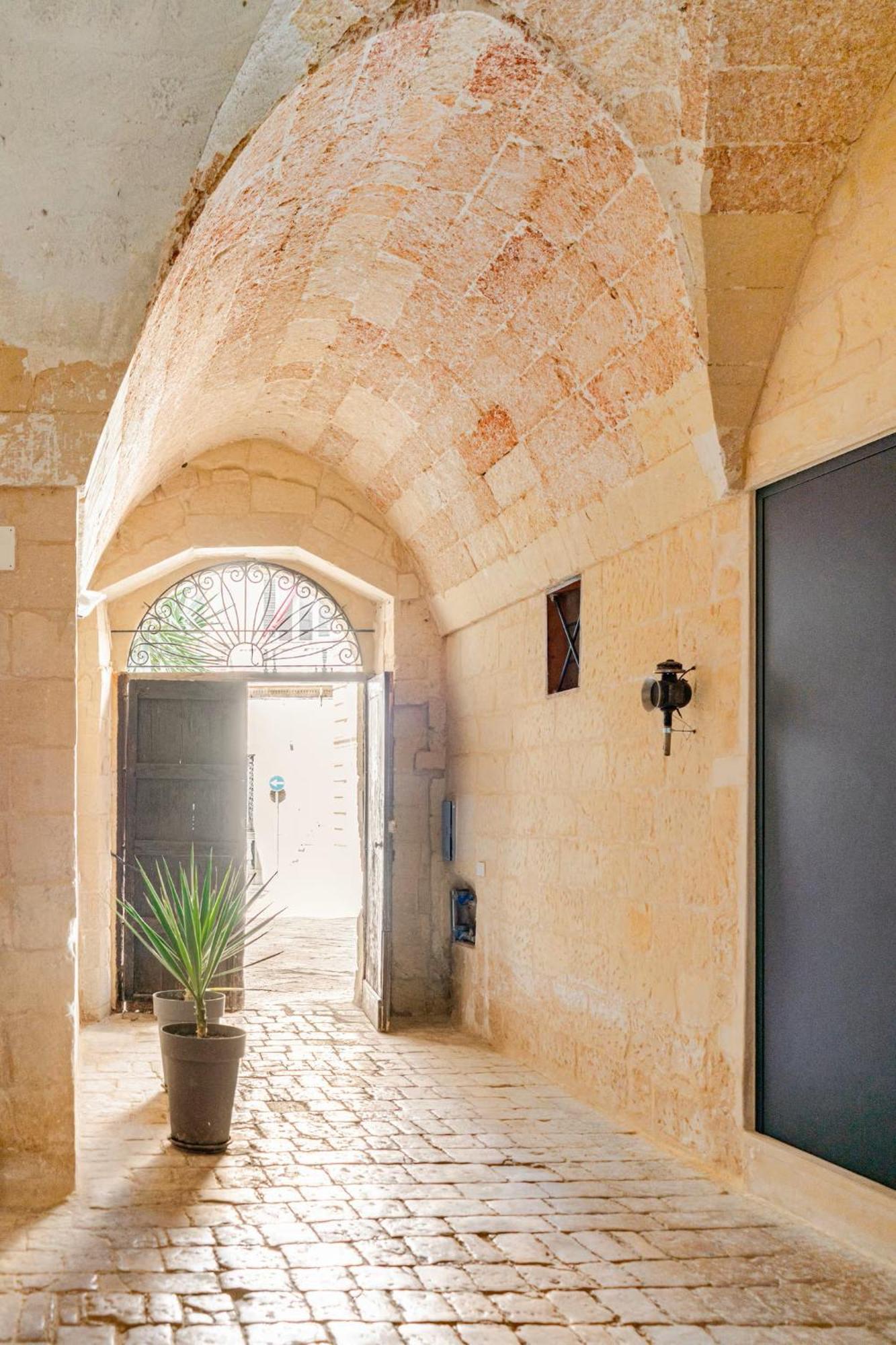 B&B Corte Dei Memoli Di Margiotta Giuseppina Lecce Exterior photo