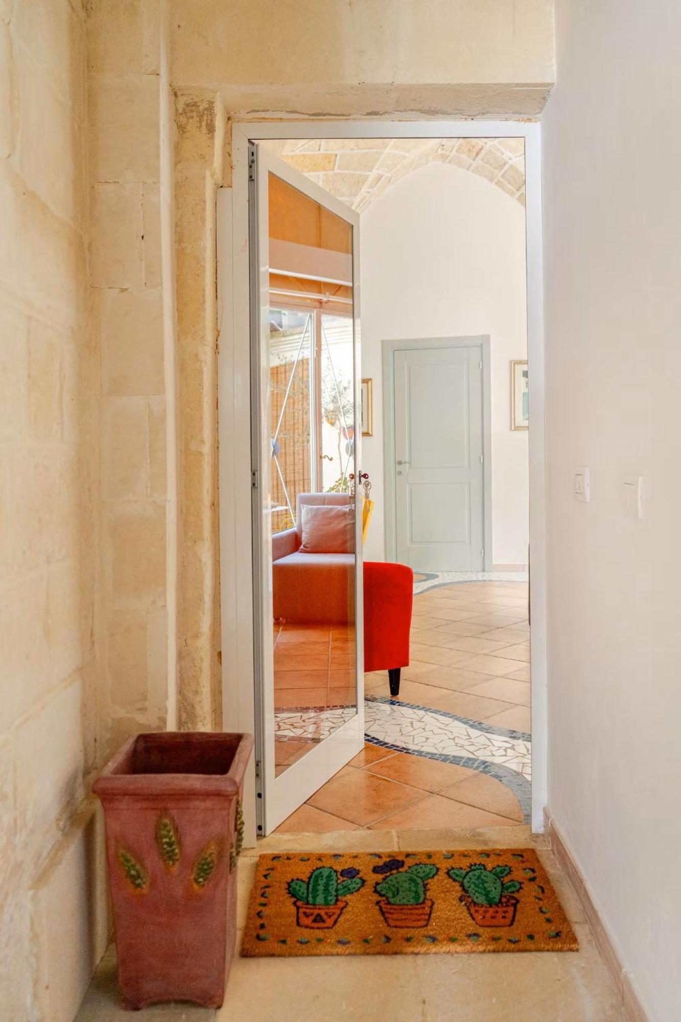 B&B Corte Dei Memoli Di Margiotta Giuseppina Lecce Exterior photo