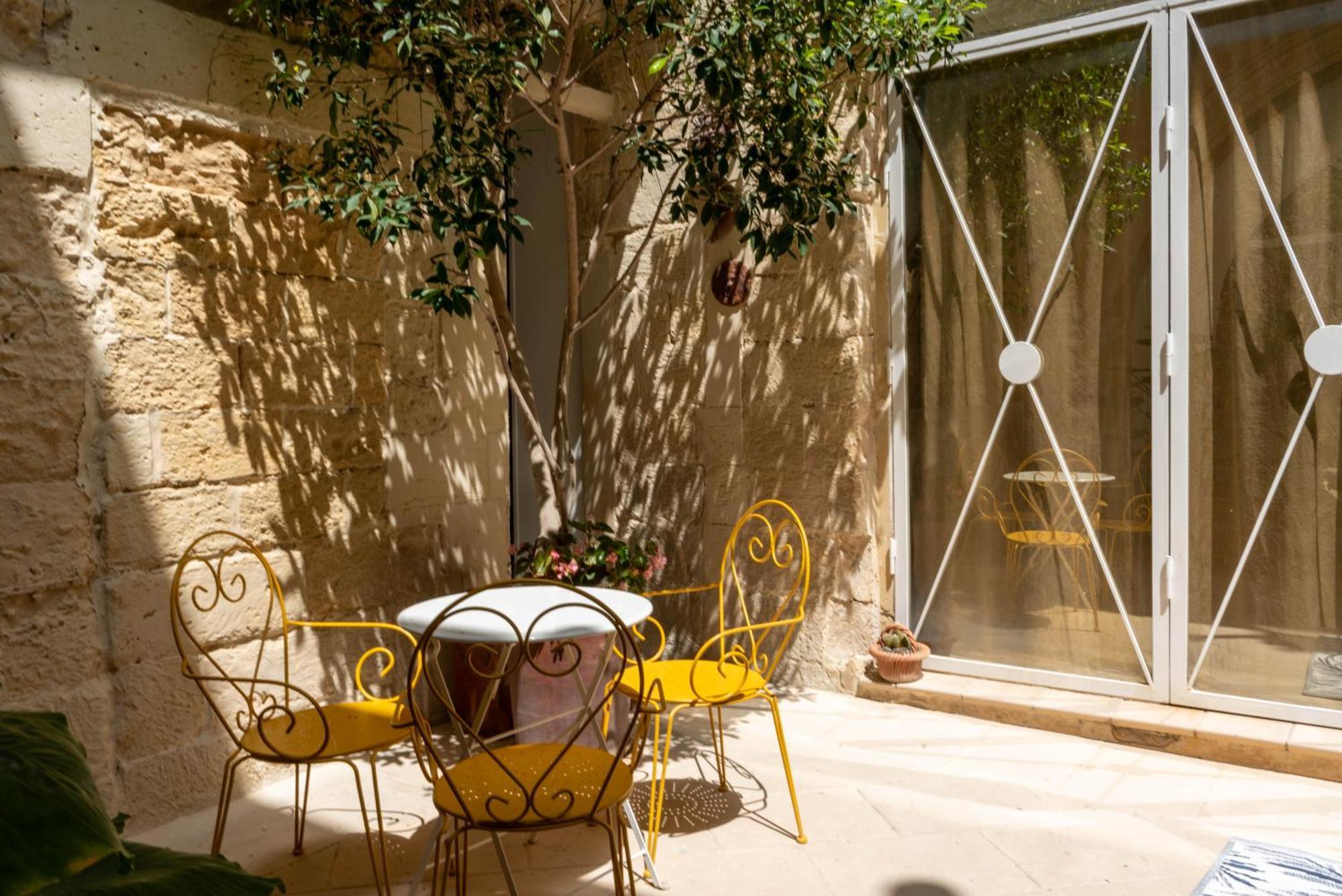 B&B Corte Dei Memoli Di Margiotta Giuseppina Lecce Exterior photo