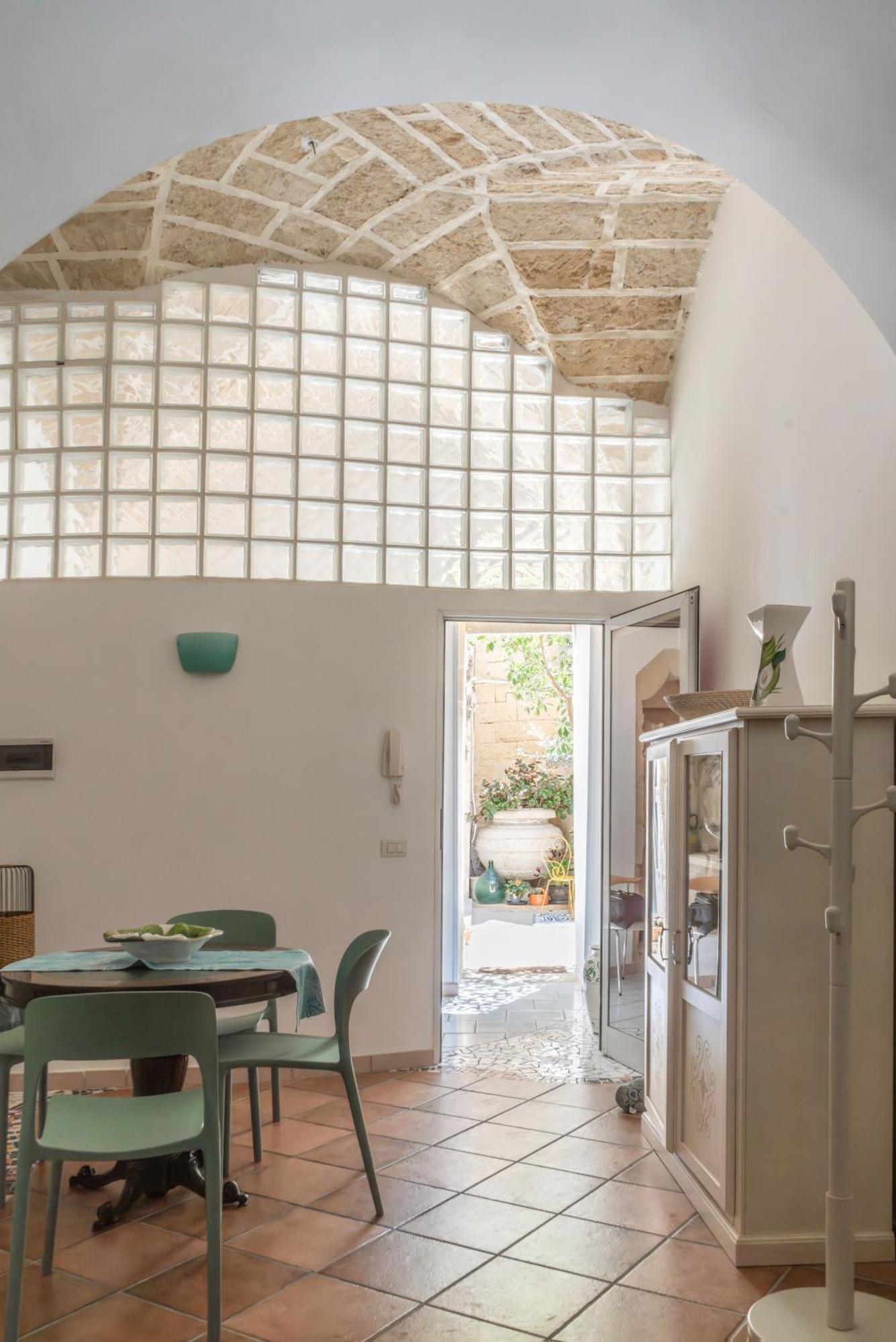 B&B Corte Dei Memoli Di Margiotta Giuseppina Lecce Exterior photo