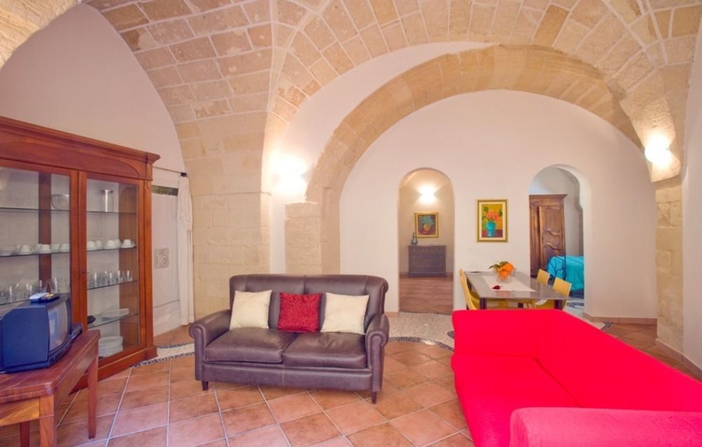 B&B Corte Dei Memoli Di Margiotta Giuseppina Lecce Exterior photo