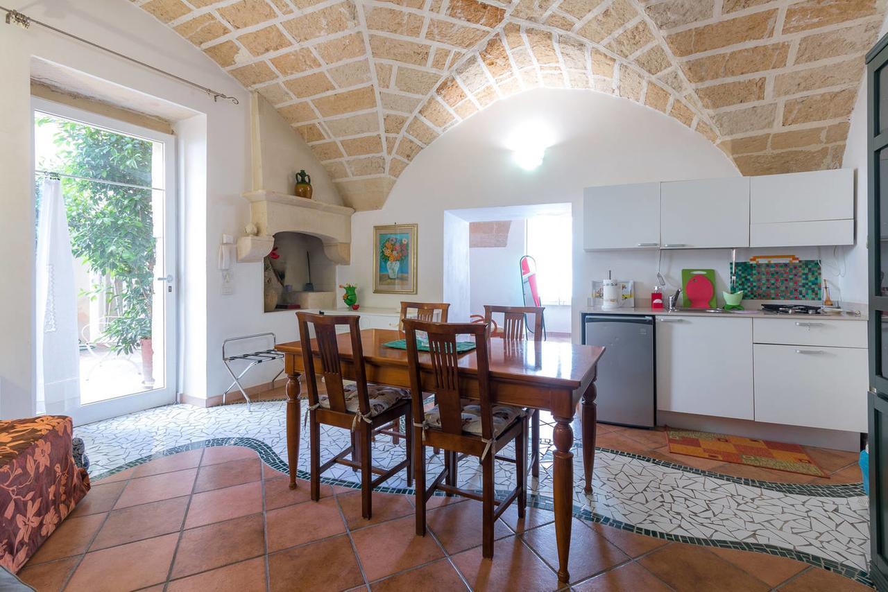 B&B Corte Dei Memoli Di Margiotta Giuseppina Lecce Exterior photo
